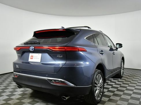 Used 2023 Toyota Venza XLE image 11