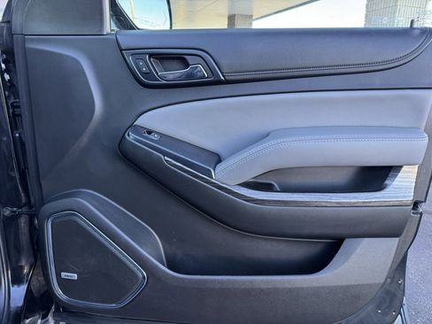 Used 2018 Chevrolet Suburban LT image 15