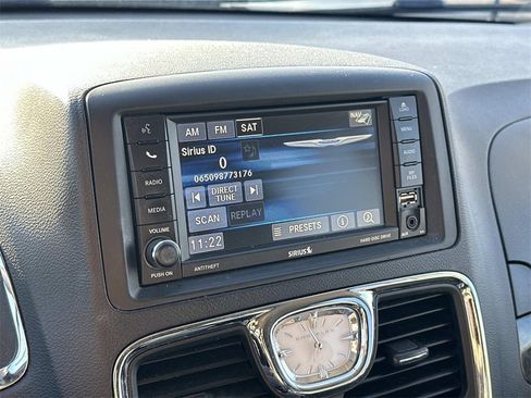 Used 2015 Chrysler Town & Country Touring-L w/ Driver Convenience Group image 29