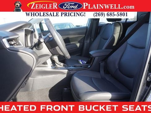 Used 2023 Toyota Corolla Cross XLE w/ Convenience Package image 13