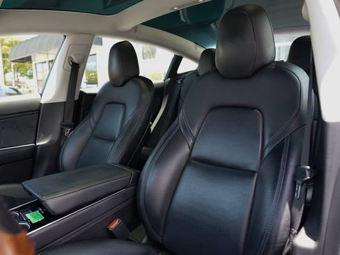 Used 2019 Tesla Model 3 RWD image 6