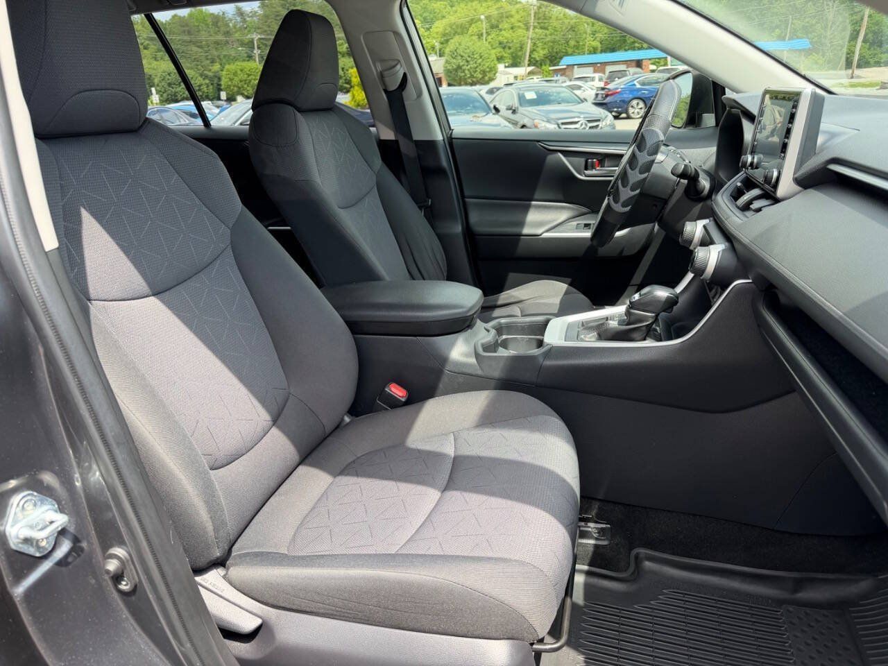 Used 2020 Toyota RAV4 XLE w/ Convenience Package AWD/4WD image 15
