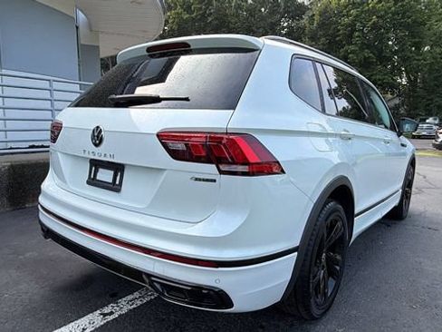 Used 2023 Volkswagen Tiguan SE R-Line AWD/4WD image 5