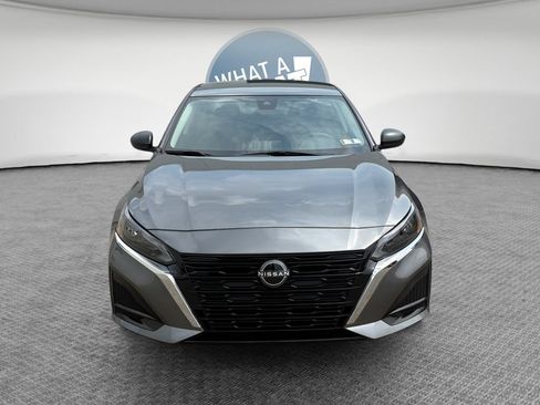 Used 2024 Nissan Altima 2.5 SV FWD image 9