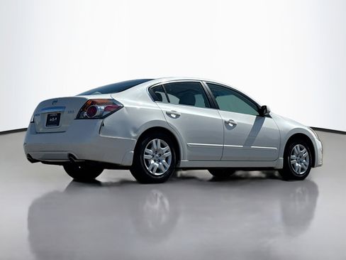Used 2010 Nissan Altima 2.5 S FWD image 2