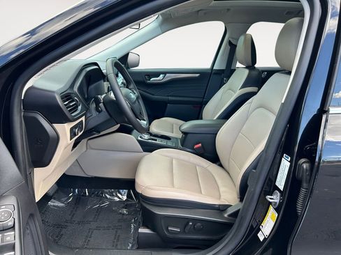 Used 2022 Ford Escape Titanium w/ Class II Trailer Tow Package image 16