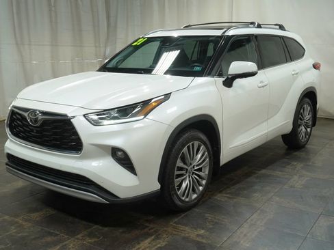Used 2021 Toyota Highlander Platinum AWD/4WD image 2