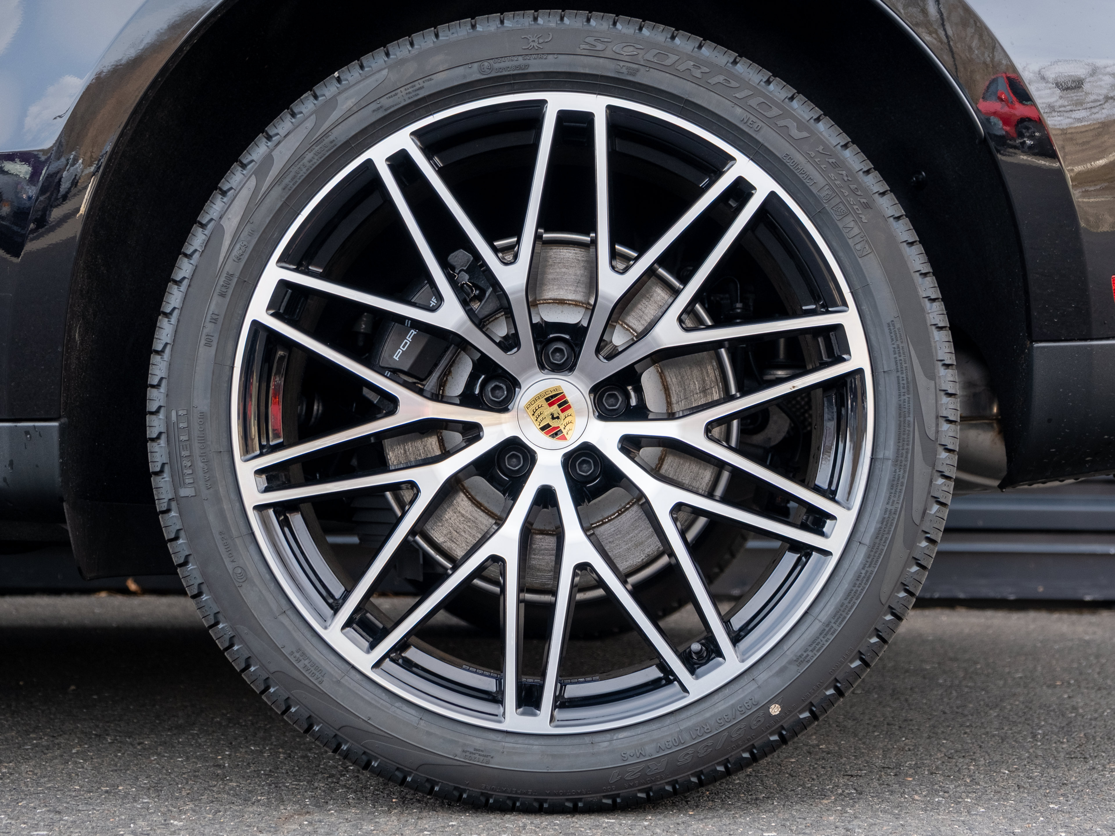 Certified 2026 Porsche Macan AWD/4WD image 13