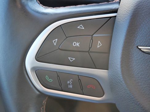 Used 2017 Chrysler Pacifica Touring-L image 33