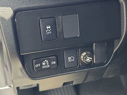 Certified 2022 Toyota Tacoma SR5 AWD/4WD image 23
