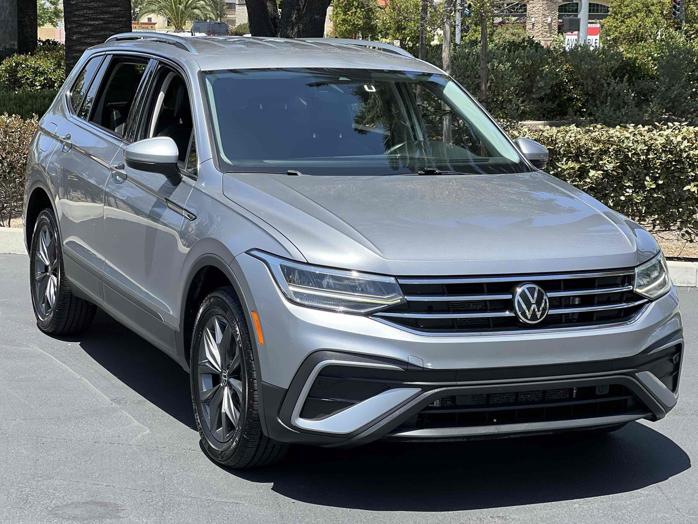 Used 2023 Volkswagen Tiguan SE FWD image 17