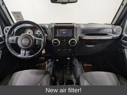 Used 2018 Jeep Wrangler Unlimited Sahara AWD/4WD image 3