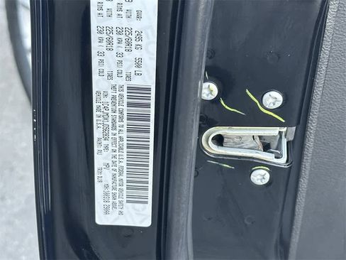 Used 2018 Jeep Cherokee Limited w/ Technology Group image 20