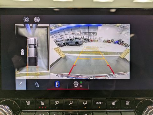 Used 2024 GMC Canyon AT4 w/ AT4 Premium Package image 14