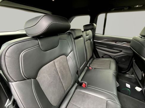 New 2026 Jeep Grand Cherokee Altitude AWD/4WD image 20