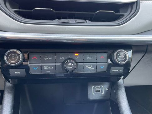 Used 2022 Jeep Compass Limited AWD/4WD image 26