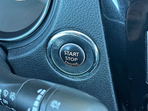 Used 2015 Nissan Rogue SL image 25