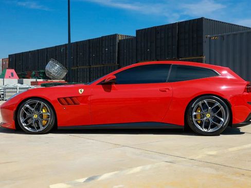 Used 2019 Ferrari GTC4Lusso T image 5