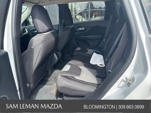 Used 2015 Jeep Cherokee Sport w/ Cold Weather Group FWD image 12