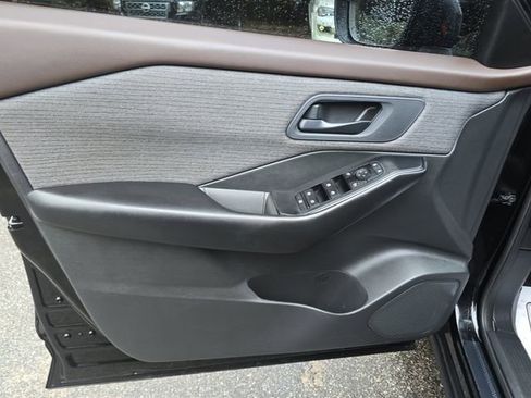 Used 2023 Nissan Rogue S image 24