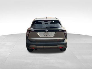 Used 2025 Nissan Kicks SR video 3