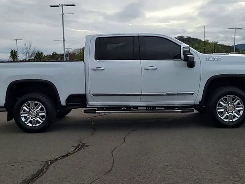 Used 2024 Chevrolet Silverado 2500 High Country w/ Technology Package AWD/4WD image 9