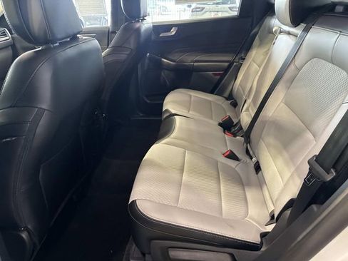 Used 2025 Ford Escape SE image 14