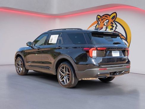 Used 2025 Ford Explorer ST-Line w/ ST-Line Street Pack image 7