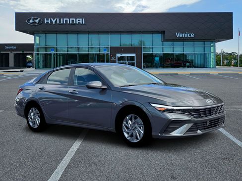 New 2026 Hyundai Elantra Hybrid FWD image 10