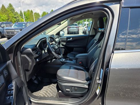 Used 2020 Ford Escape Titanium FWD image 20