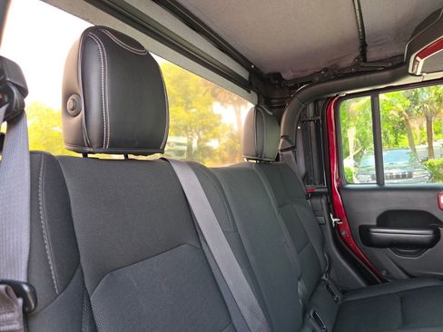 Used 2021 Jeep Gladiator Sport AWD/4WD image 18