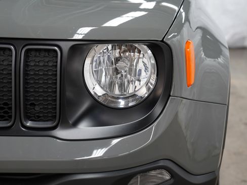Used 2022 Jeep Renegade Trailhawk image 14