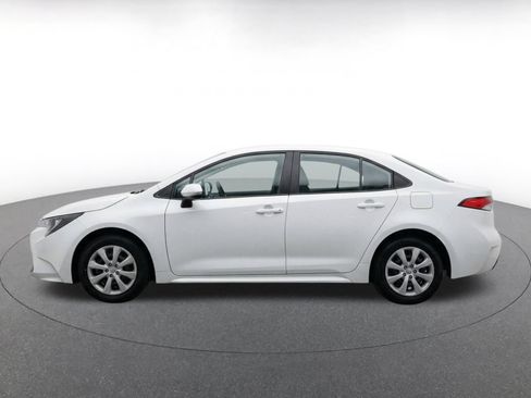 Used 2025 Toyota Corolla LE FWD image 4