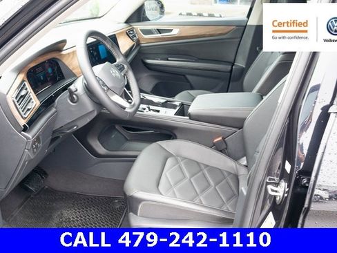 Certified 2024 Volkswagen Atlas SE w/ Black Wheel Package image 17