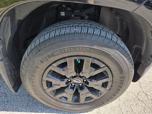 Used 2022 Nissan Frontier SV AWD/4WD image 10