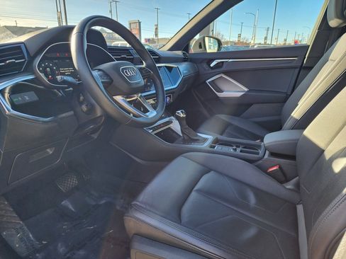 Used 2025 Audi Q3 2.0T Premium image 9