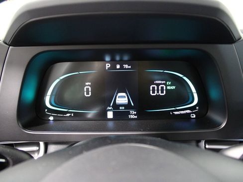 Used 2025 Hyundai Elantra Blue image 8