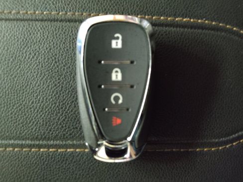 Used 2021 Chevrolet Traverse LS FWD image 32