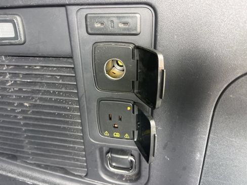 Used 2025 Ford Expedition Platinum AWD/4WD image 8