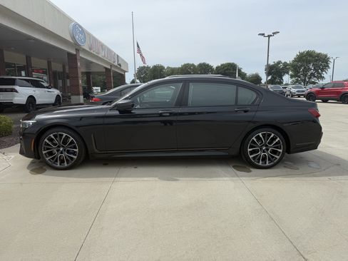Used 2020 BMW 750i xDrive w/ Executive Package AWD/4WD image 4