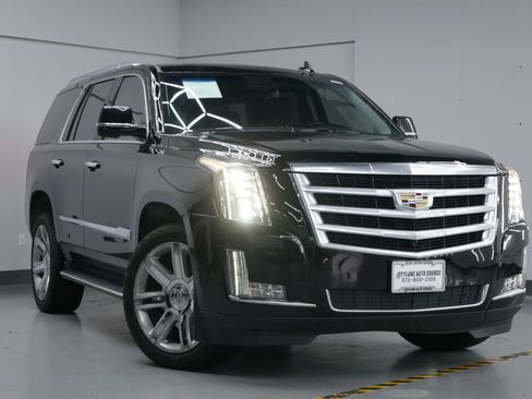 Used 2019 Cadillac Escalade Luxury image 4