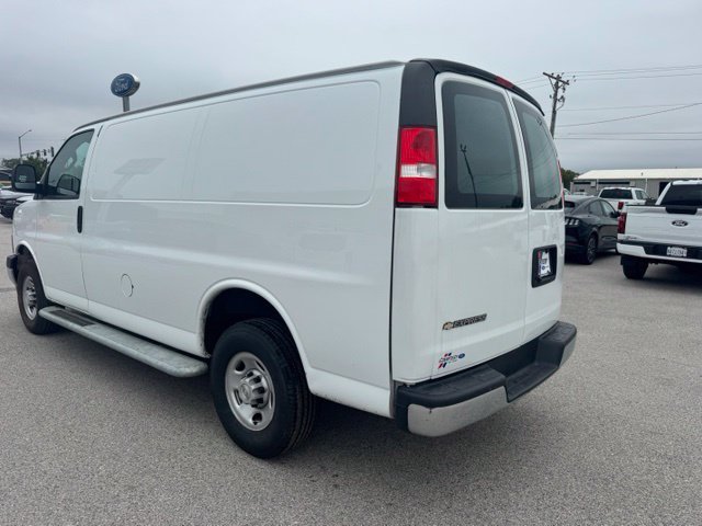 Used 2024 Chevrolet Express 2500 w/ Driver Convenience Package RWD image 3