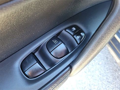 Used 2020 Nissan Rogue SV image 20