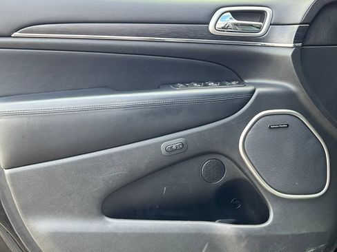 Used 2017 Jeep Grand Cherokee Summit AWD/4WD image 16