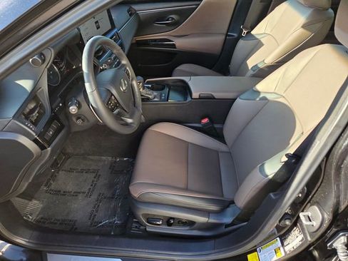 Used 2025 Lexus ES 300h w/ Premium Package FWD image 10