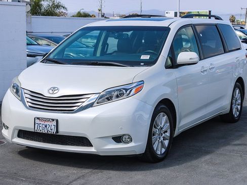 Used 2015 Toyota Sienna Limited Premium AWD/4WD image 3