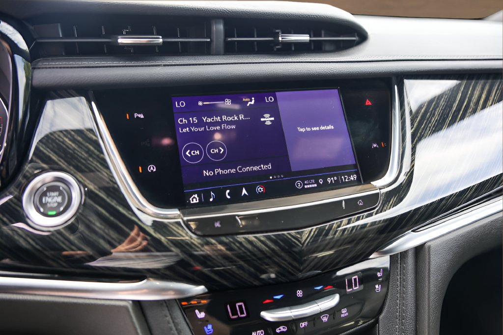 Certified 2025 Cadillac XT6 Premium Luxury FWD image 16