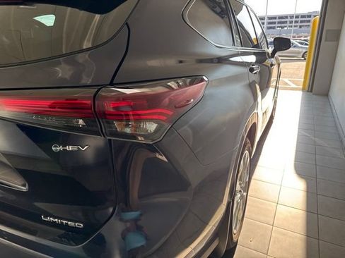 Certified 2026 Toyota Highlander Limited AWD/4WD image 9