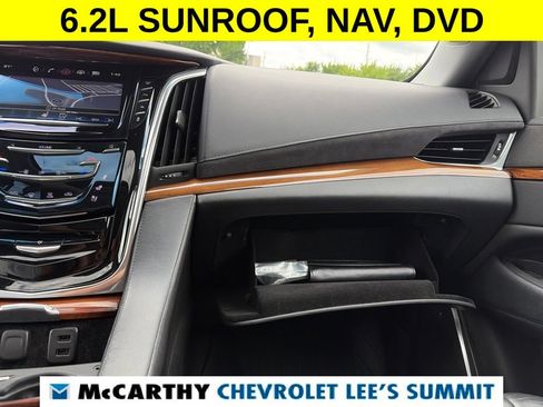 Used 2016 Cadillac Escalade ESV Luxury AWD/4WD image 27