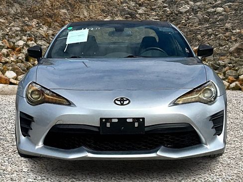 Used 2018 Toyota 86 image 3